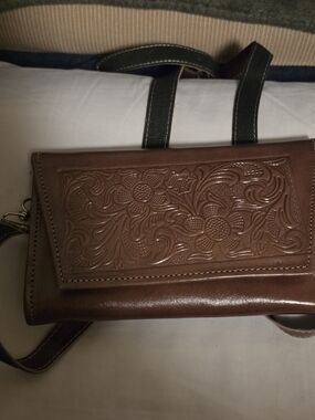 New Women's Brown Floral Handtooled Embossed Leather Crossbody Bag/wallet